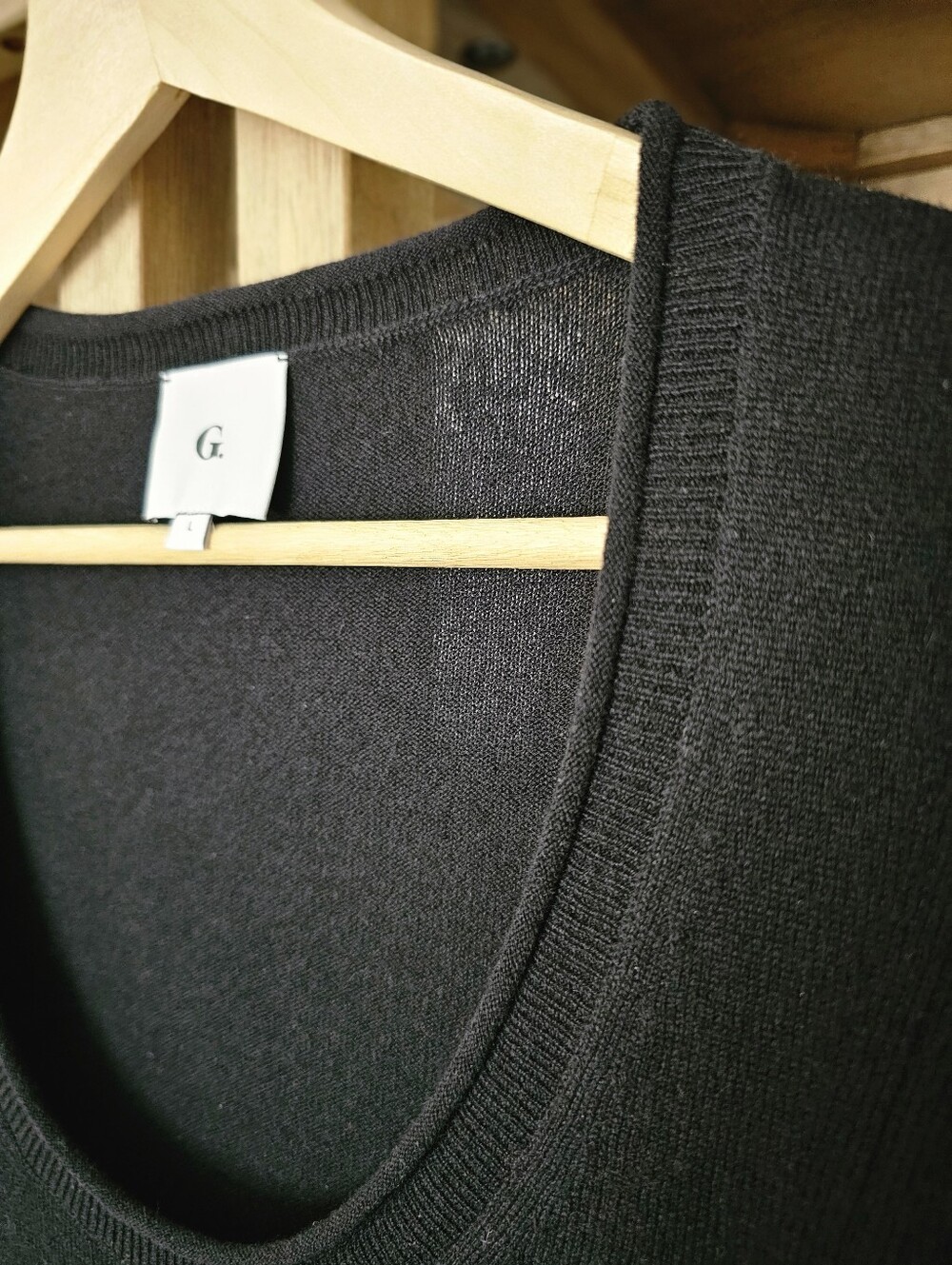 The G. Label by Goop GWYN Lynn 100% Cashmere Scoop-Neck Sweater Black - Picture 4 of 8